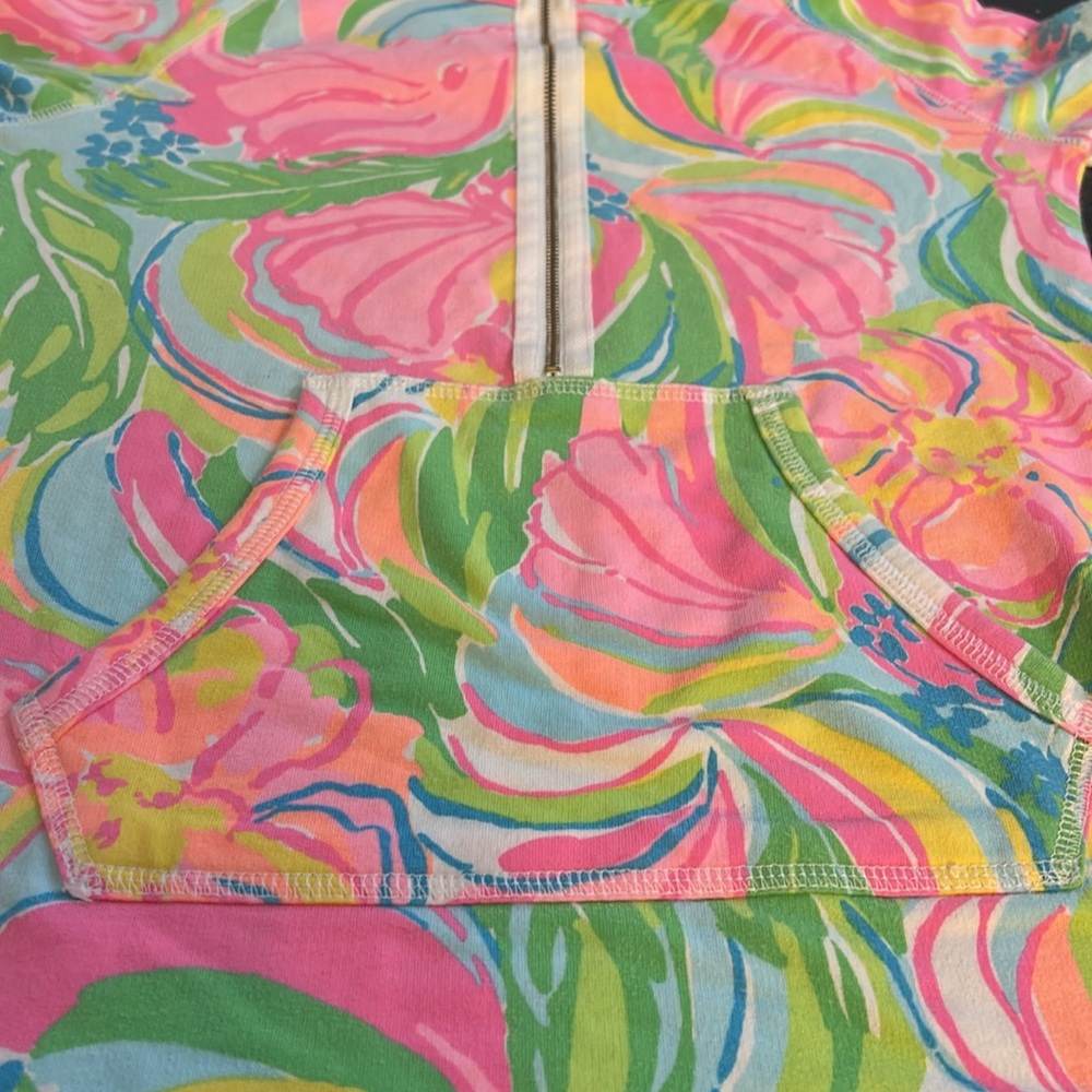 Lilly Pulitzer Active Top - Picture 8 of 8